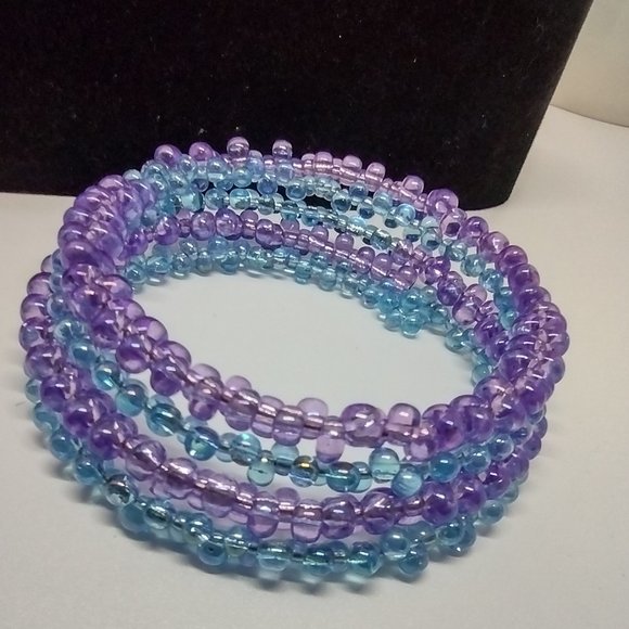 Swarovski Crystal Drop Beads of Lavender and Blue Memory Wire Bracelet - Picture 2 of 3